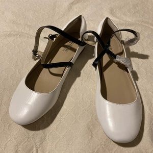 Andrew Stevens white leather flats, sz 8.5